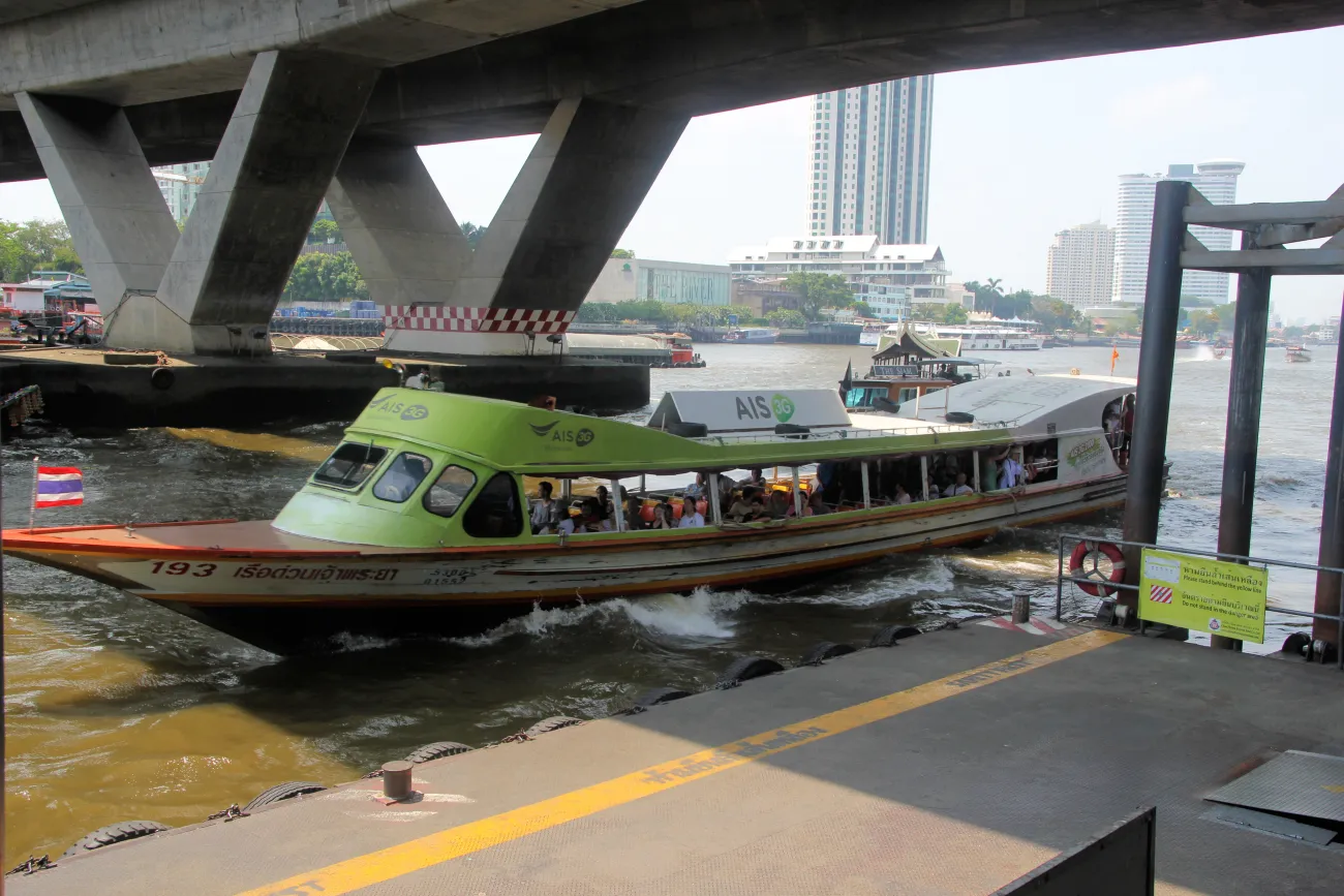 Flussboot in Bangkok