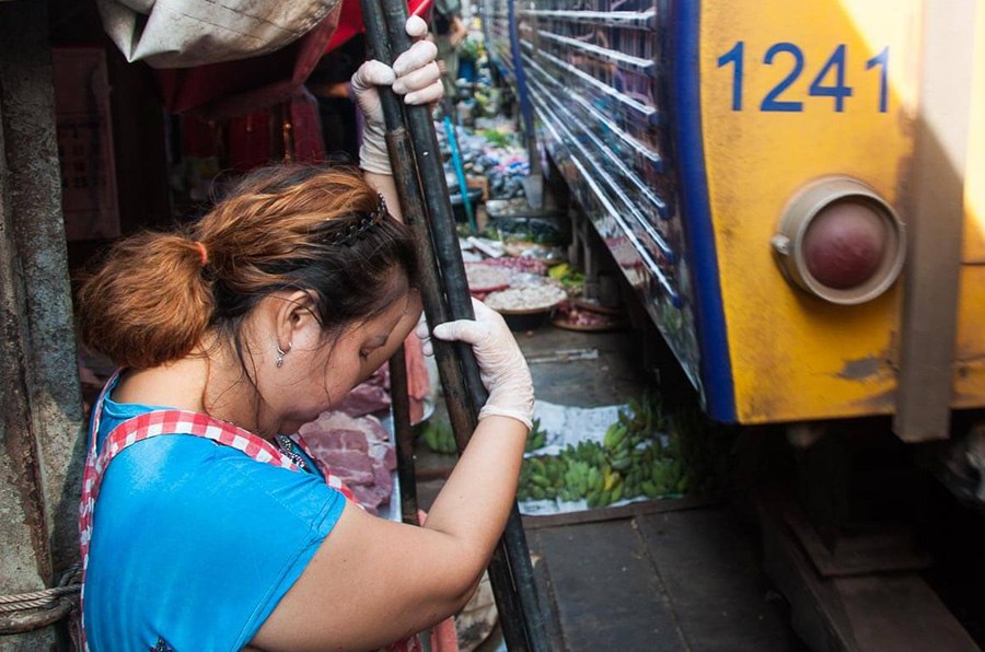 Maeklong Railway Market